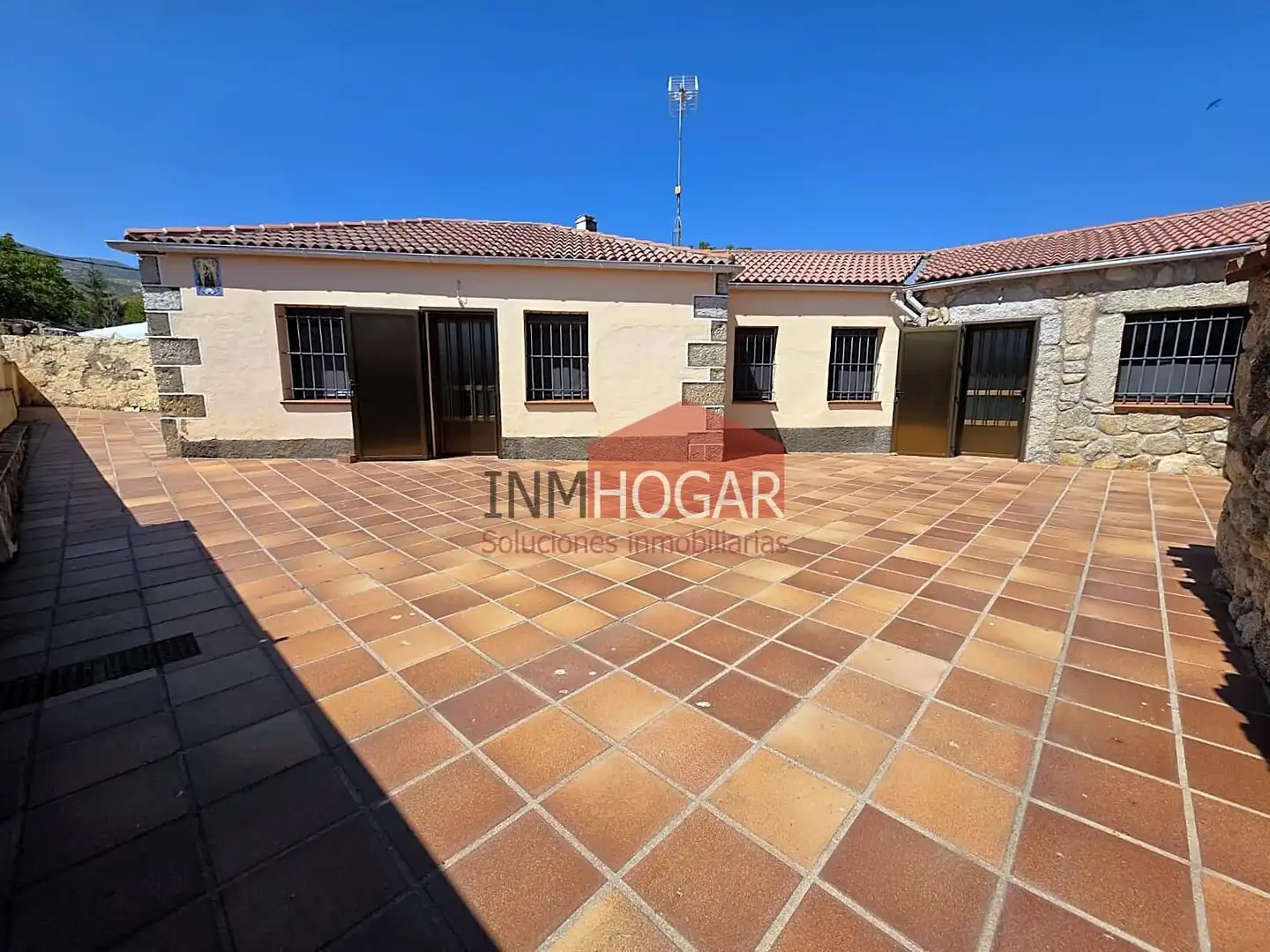 Vista exterior de Casa o xalet en venda en Pradosegar amb Calefacció i Moblat