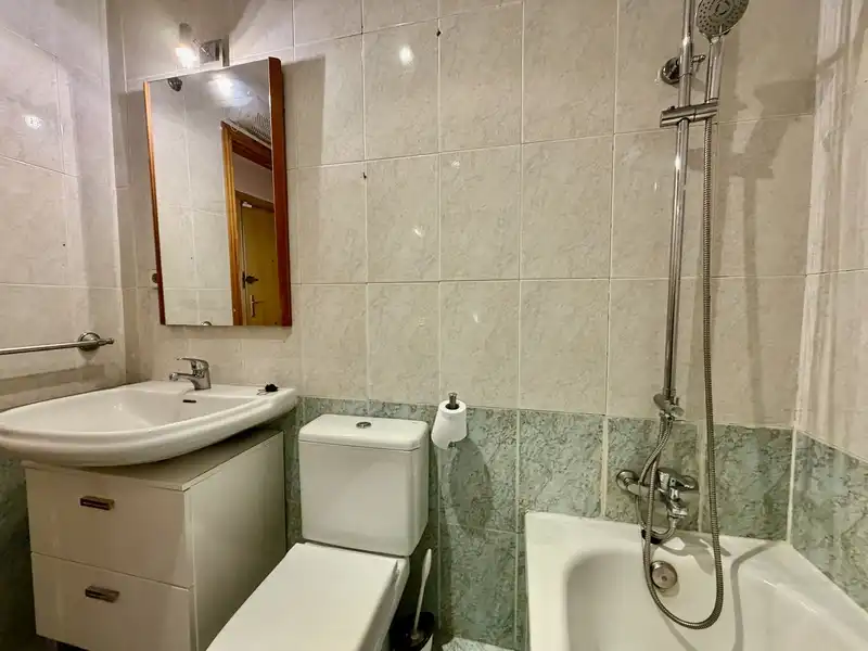 Baño de Piso en venta en Madrid con Aire acondicionado, Calefacción y Jardín privado