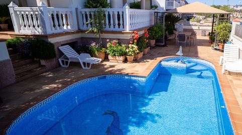 Vivienda unifamiliar con piscina