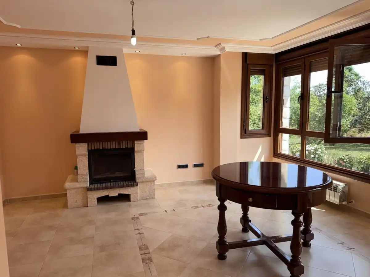 Sala d'estar de Casa o xalet en venda en Siero amb Calefacció, Jardí privat i Terrassa