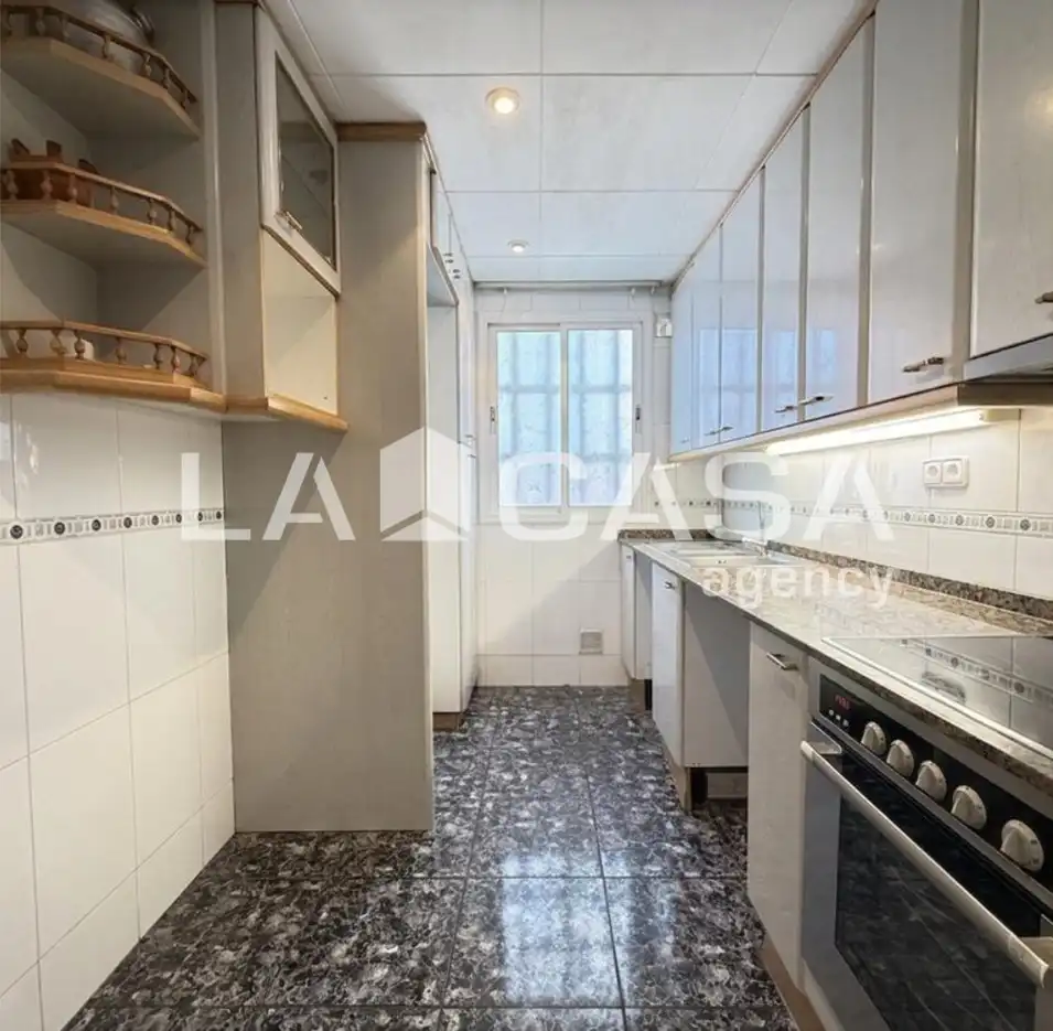 Cocina de Piso en venta en Badalona con Balcón