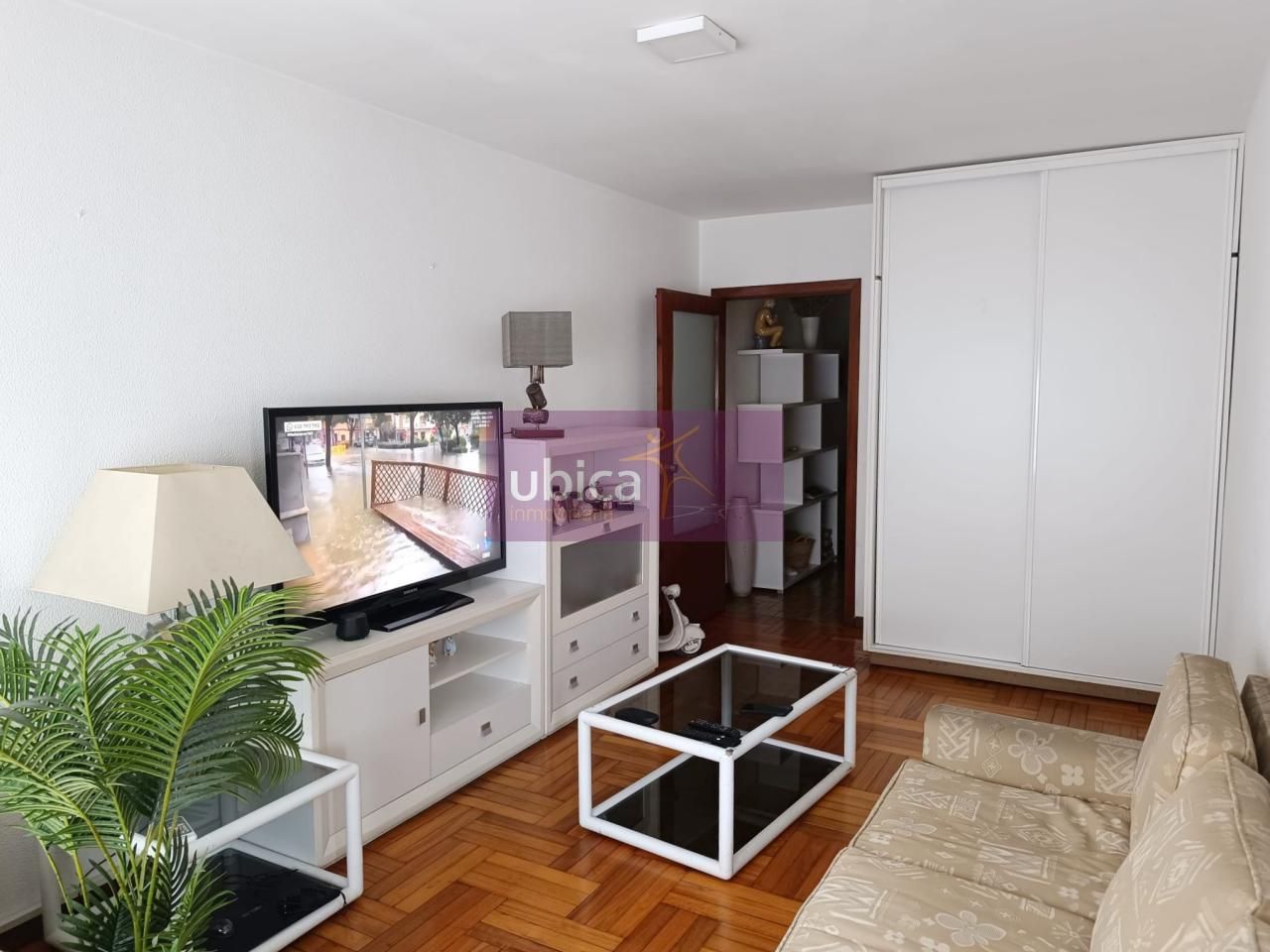 Sala d'estar de Pis en venda en Vigo  amb Calefacció, Parquet i Traster