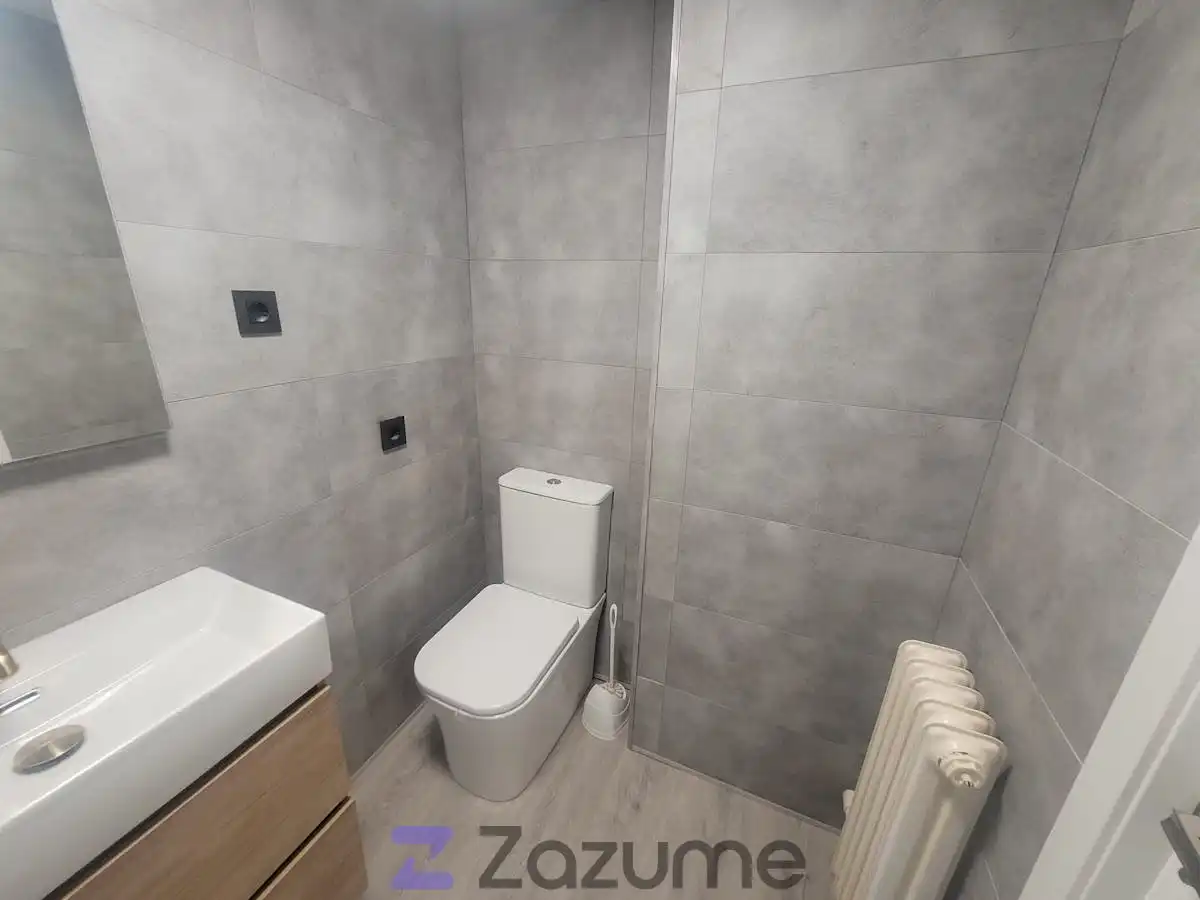 Bathroom of Flat for rent in Valladolid  with Heating, Parquet flooring and Terrace