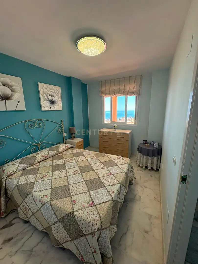 Habitación de Apartamento de alquiler en Benalmádena con Horno y Piscina comunitaria