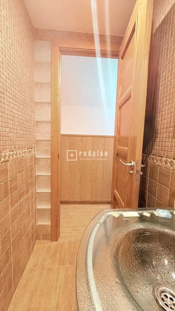 Piso en venta en Comercial, Palomeras Bajas