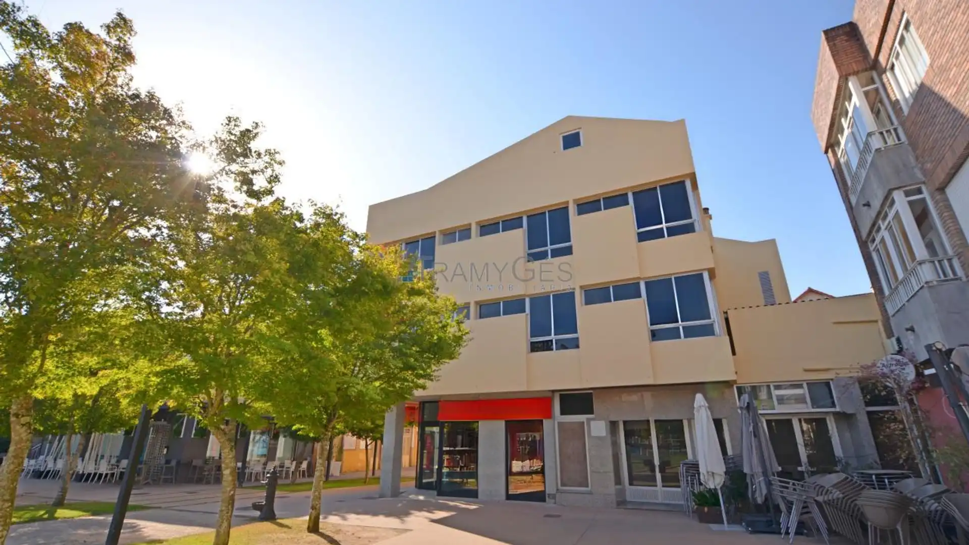 Vista exterior de Edifici en venda en Tomiño