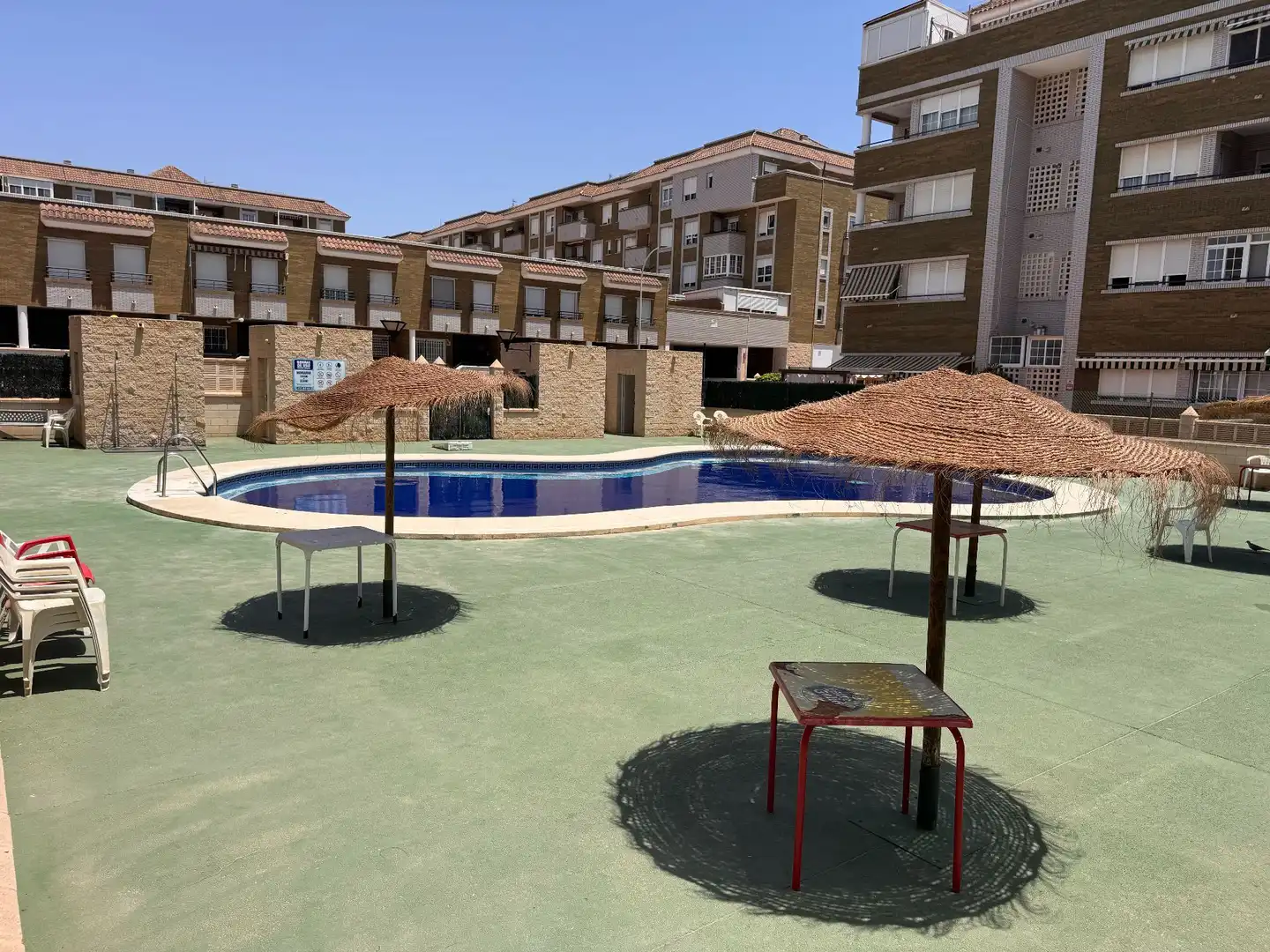 Piscina de Pis en venda en Roquetas de Mar amb Aire condicionat, Terrassa i Piscina comunitària