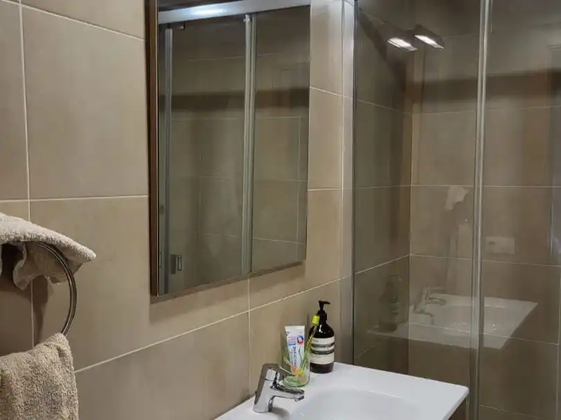 Badezimmer von Wohnung zur Miete in Barcelona mit Klimaanlage, Heizung und Abstellraum