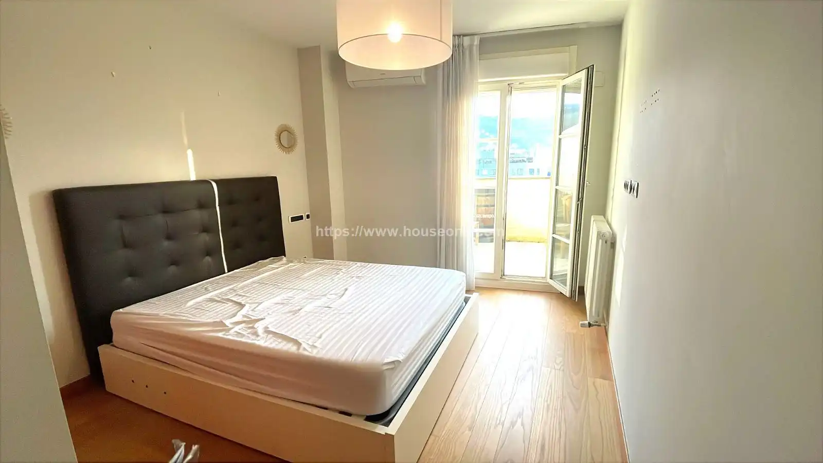 Bedroom of Attic for sale in Abando - Albia