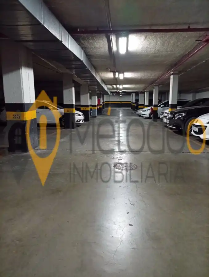 Parking of Flat for rent in Sevilla  with Air Conditioner, Heating and Parquet flooring