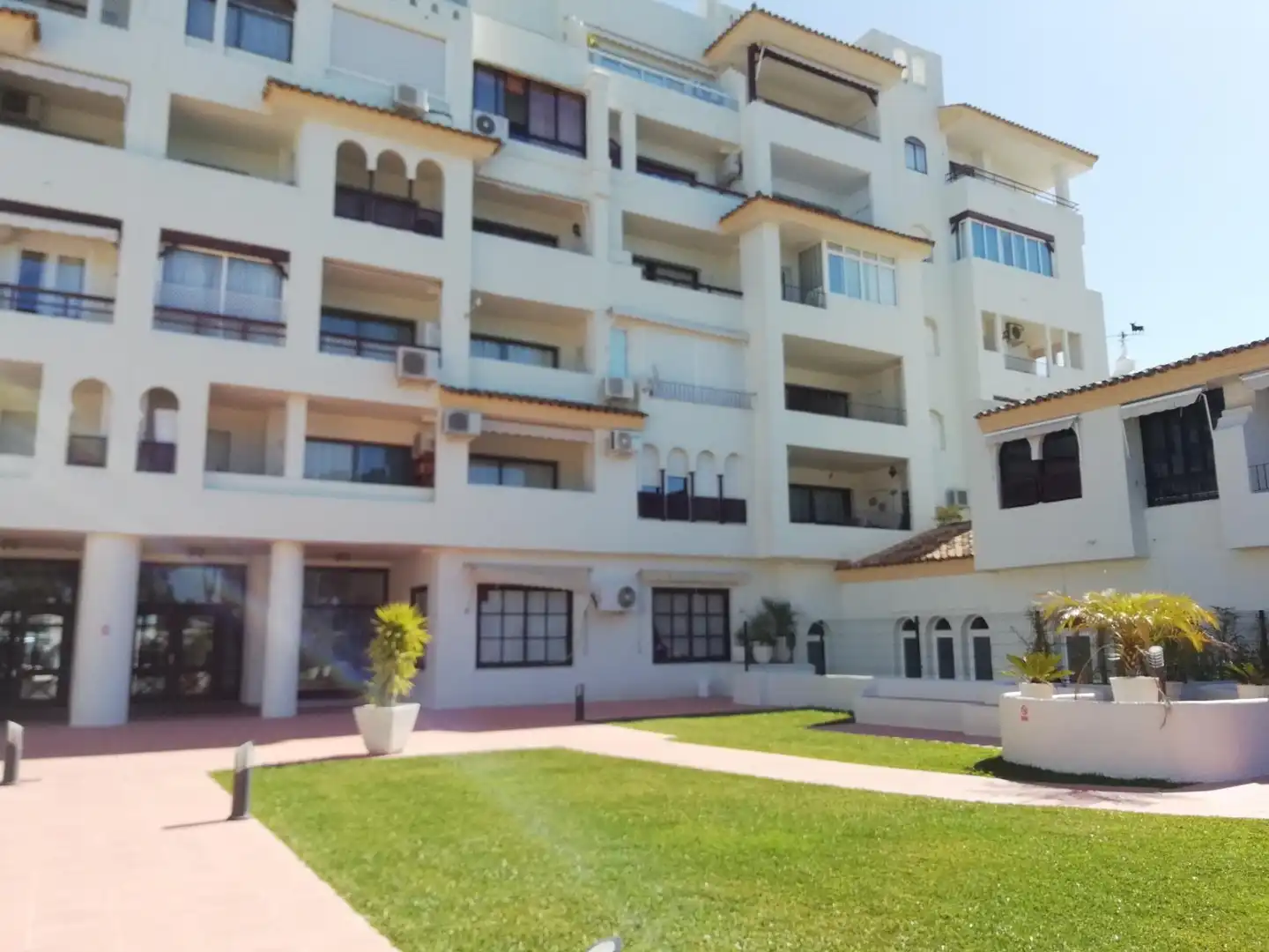 Vista exterior de Apartament en venda en El Puerto de Santa María amb Calefacció, Jardí privat i Piscina comunitària