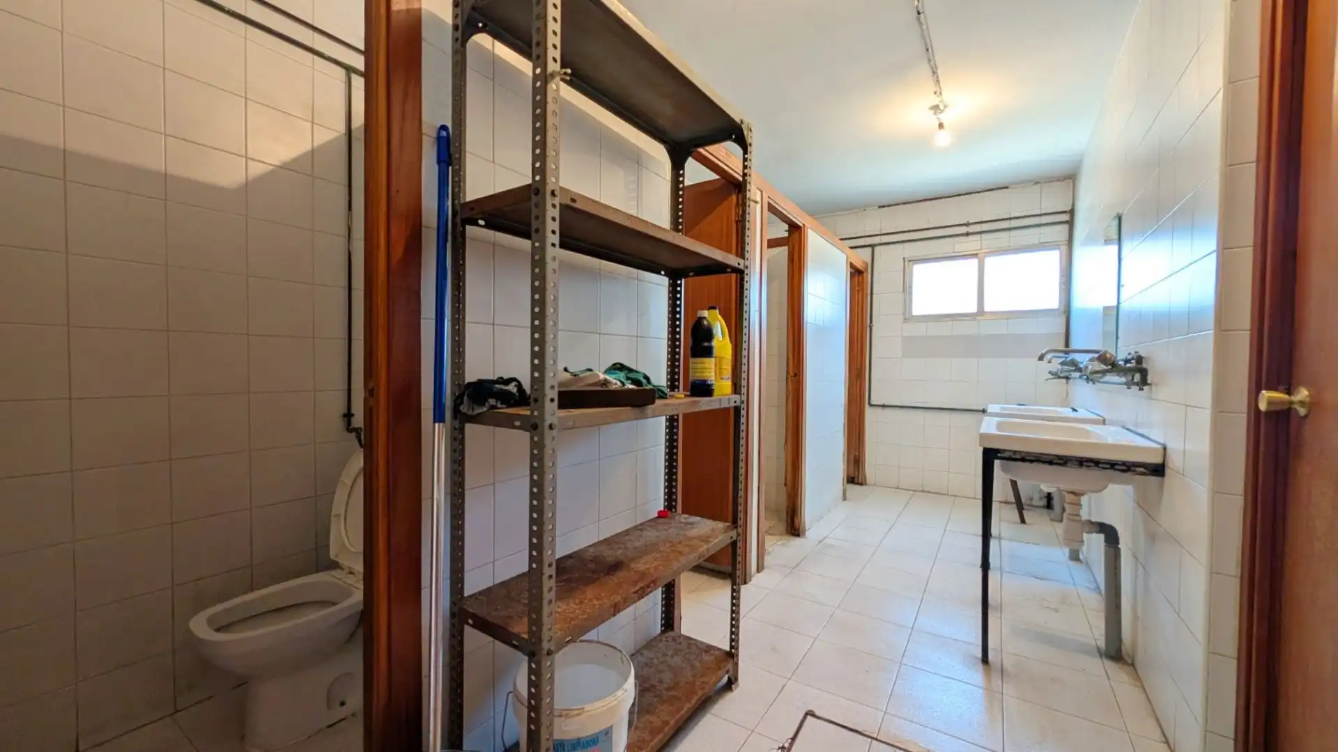 Baño de Nave industrial de alquiler en Zaragoza