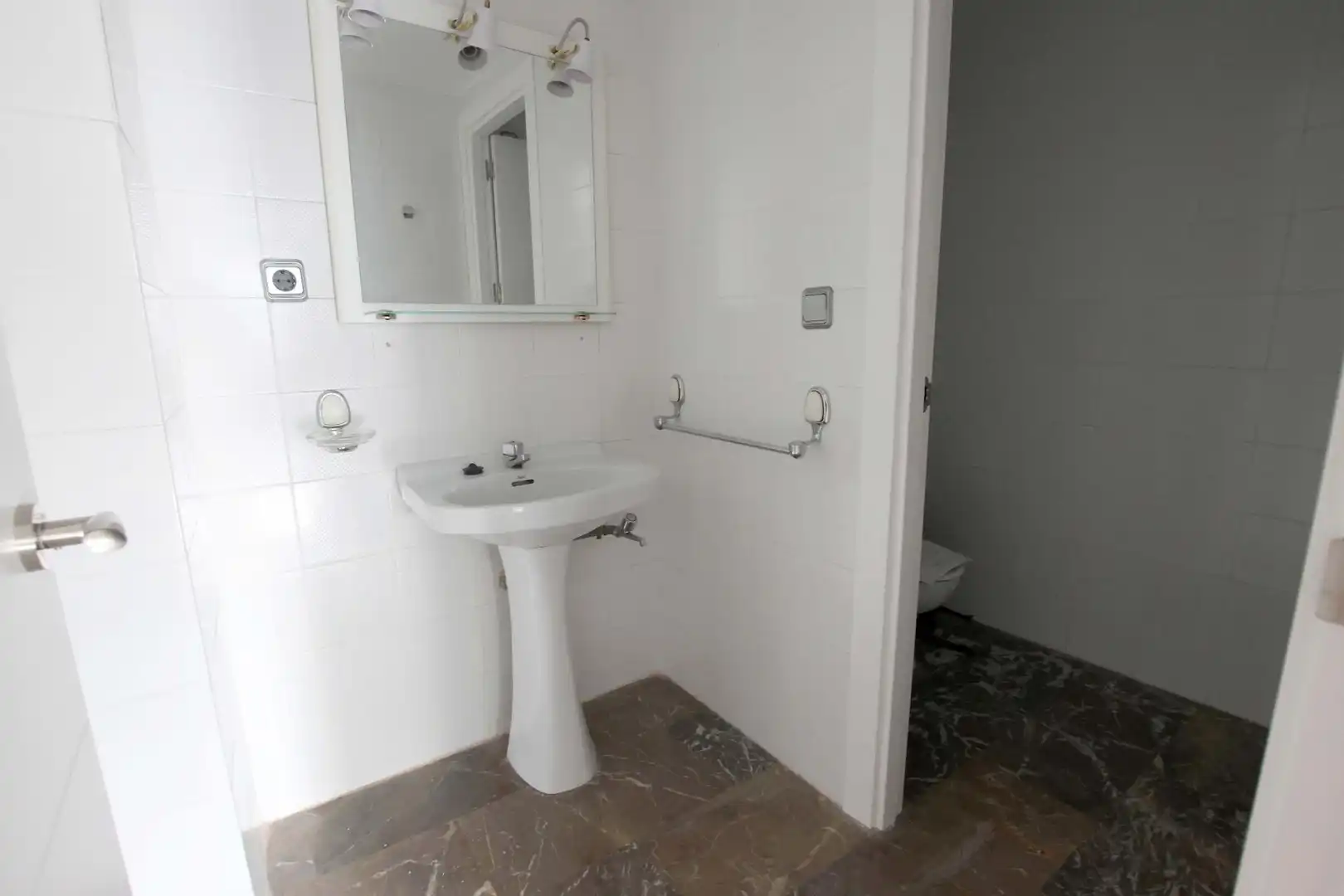 Baño de Oficina en venta en Badajoz con Aire acondicionado y Calefacción