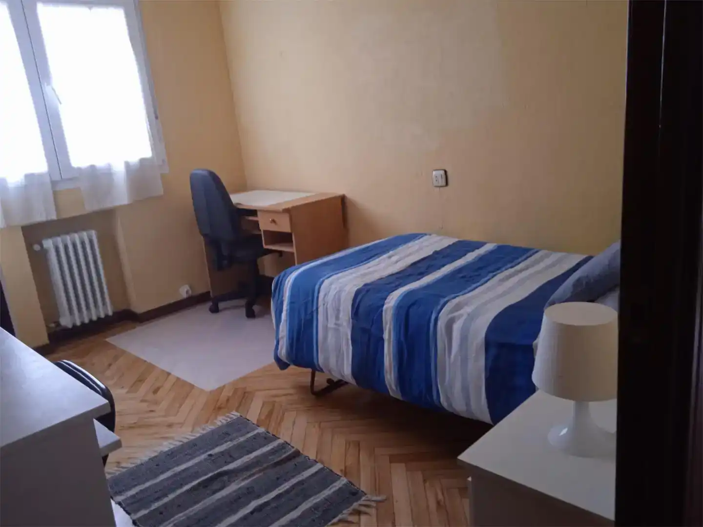 Schlafzimmer von Wohnung zur Miete in Oviedo 