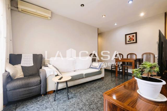 Piso en Venta en Carrer d'Ausona en Trinitat Vella