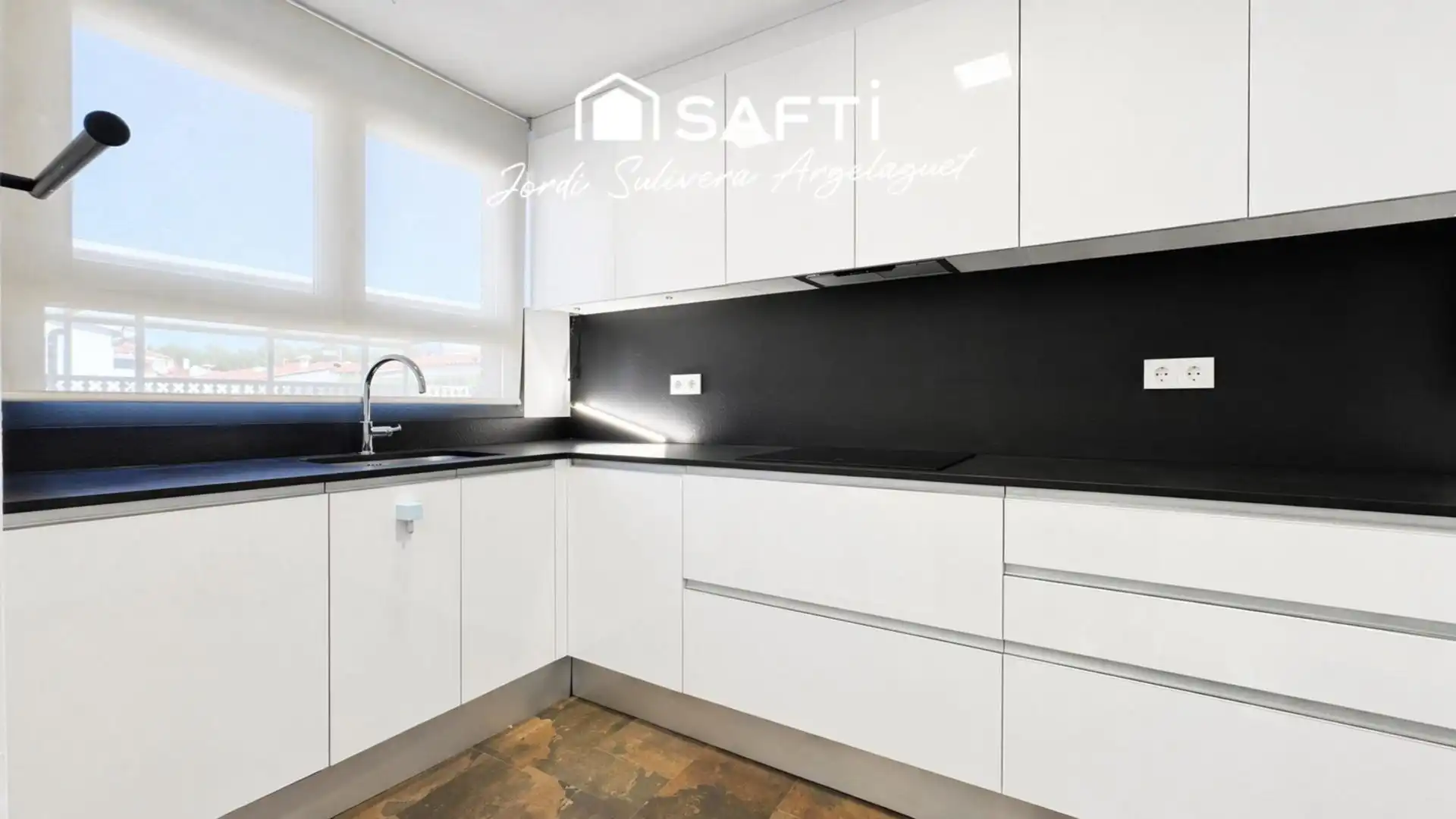Cocina de Casa adosada en venta en L'Escala con Aire acondicionado, Terraza y Balcón