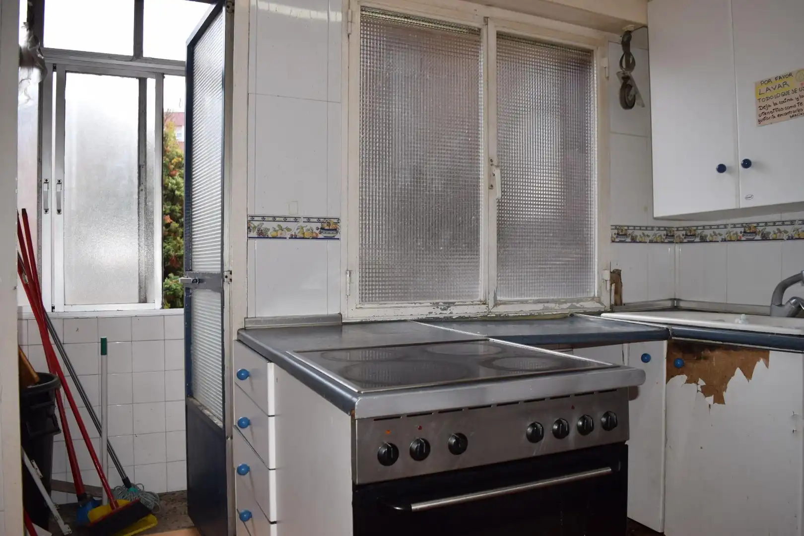 Cuina de Pis en venda en Oviedo  amb Calefacció, Parquet i Traster