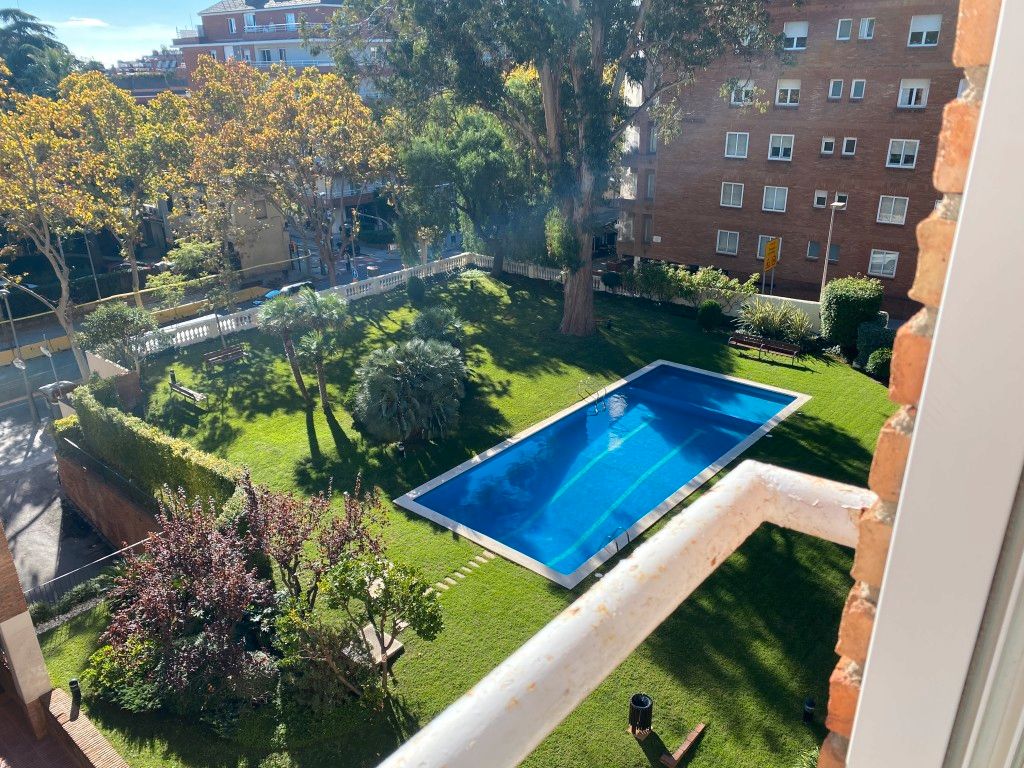 Swimming pool of Apartment for sale in  Barcelona Capital  with Air Conditioner, Heating and Terrace