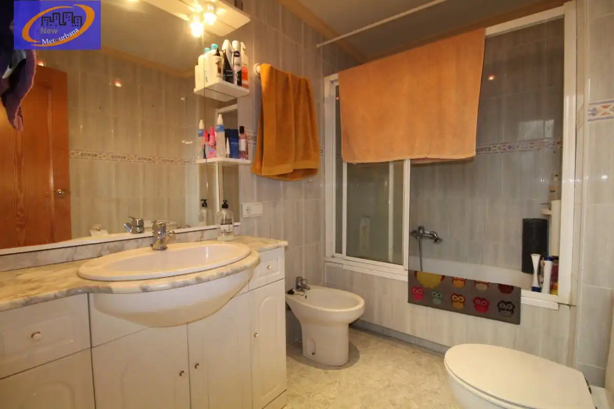 Bathroom of Houses for sale in Cortes de Pallás  with Air Conditioner, Heating and Terrace