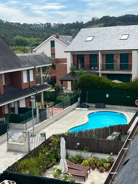 Piscina de Dúplex en venda en Piélagos amb Calefacció, Parquet i Terrassa