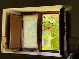 Jardí de Casa adosada en venda en Valle de Sedano amb Jardí privat, Traster i Moblat