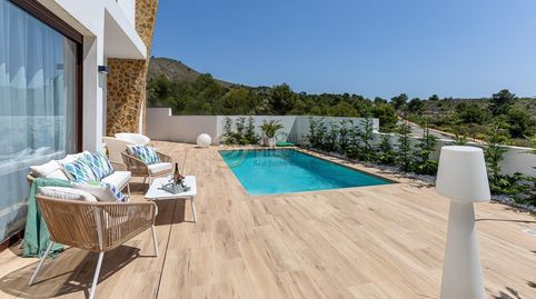 Villas independientes de hasta 4 dormitorios con piscina privada y vistas al mar y montaña en Finest, imatge 3