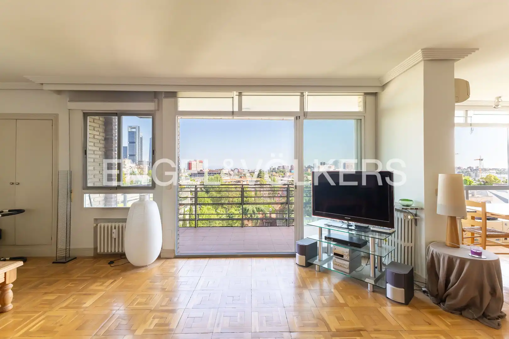 Außenansicht von Wohnung zum Verkauf in Madrid mit Klimaanlage, Heizung und Privatgarten