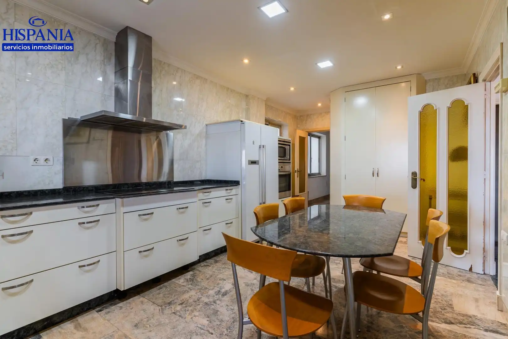 Küche von Wohnung zum Verkauf in Cádiz mit Klimaanlage, Terrasse und Abstellraum