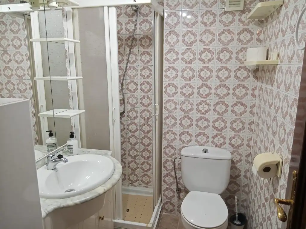 Baño de Piso en venta en Valencia con Aire acondicionado, Amueblado y Horno