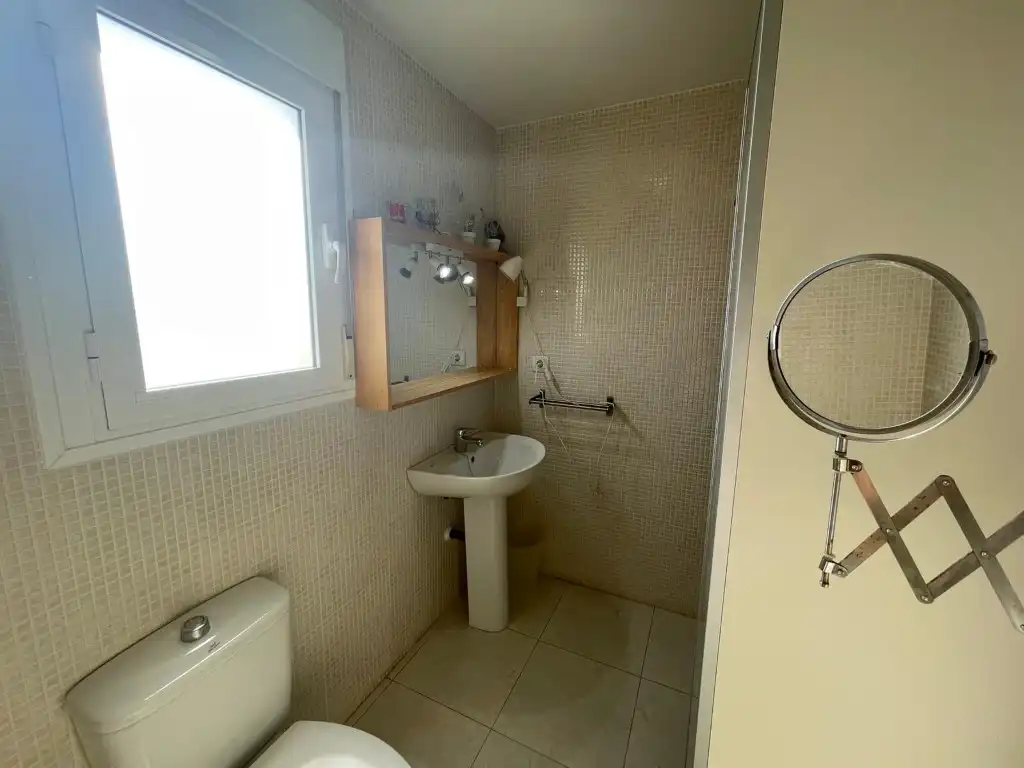 Bany de Apartament en venda en La Manga del Mar Menor amb Terrassa, Piscina i Balcó