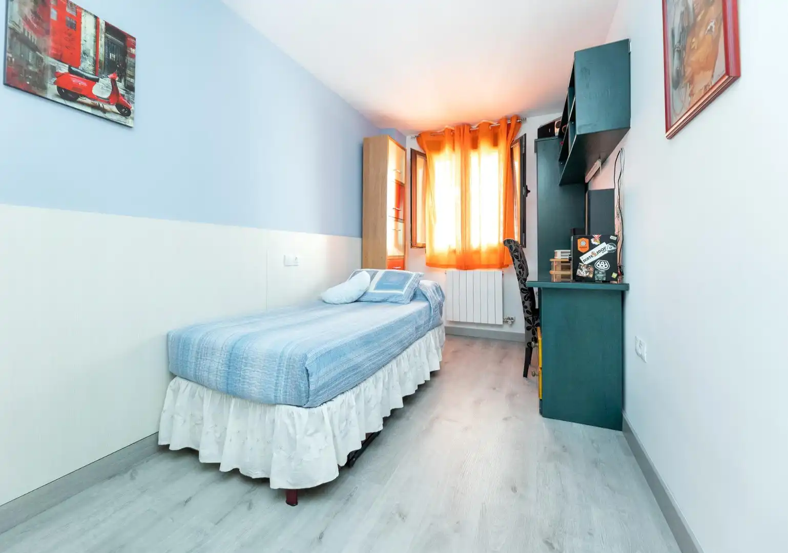 Bedroom of Flat for sale in Granada  with Air Conditioner, Heating and Storage room