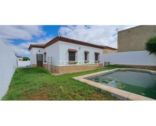 Vista exterior de Casa o xalet en venda en Chiclana de la Frontera