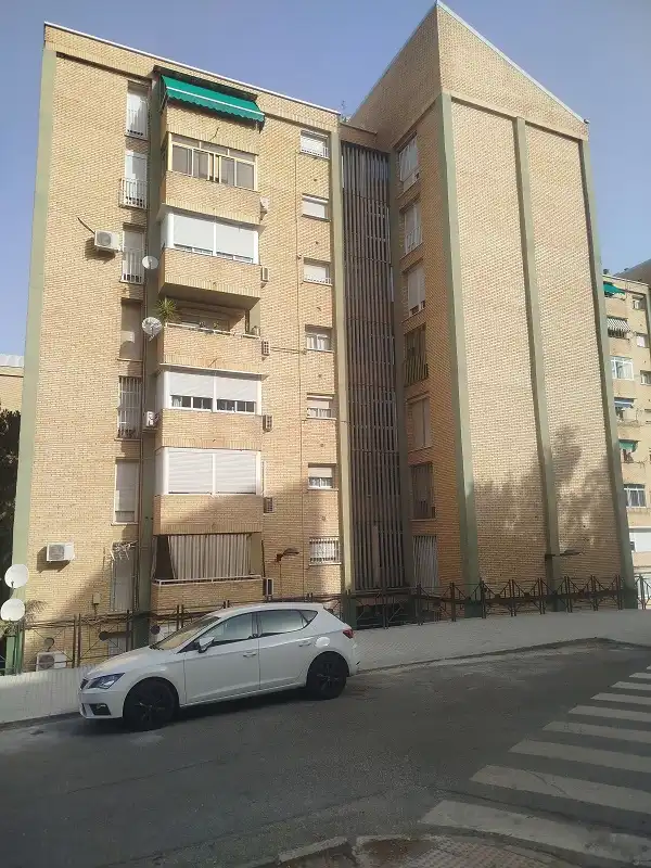Vista exterior de Piso en venta en  Jaén Capital con Balcón