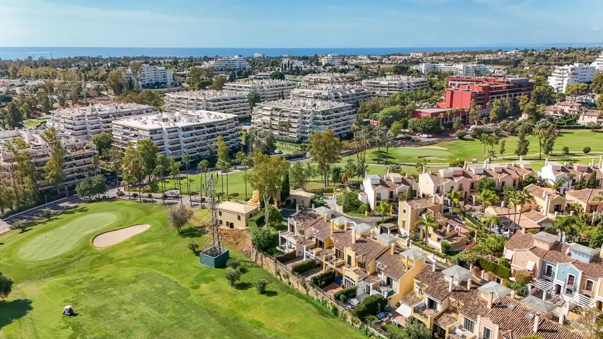 Außenansicht von Haus oder Chalet zum Verkauf in Marbella mit Terrasse und Gemeinschaftspool
