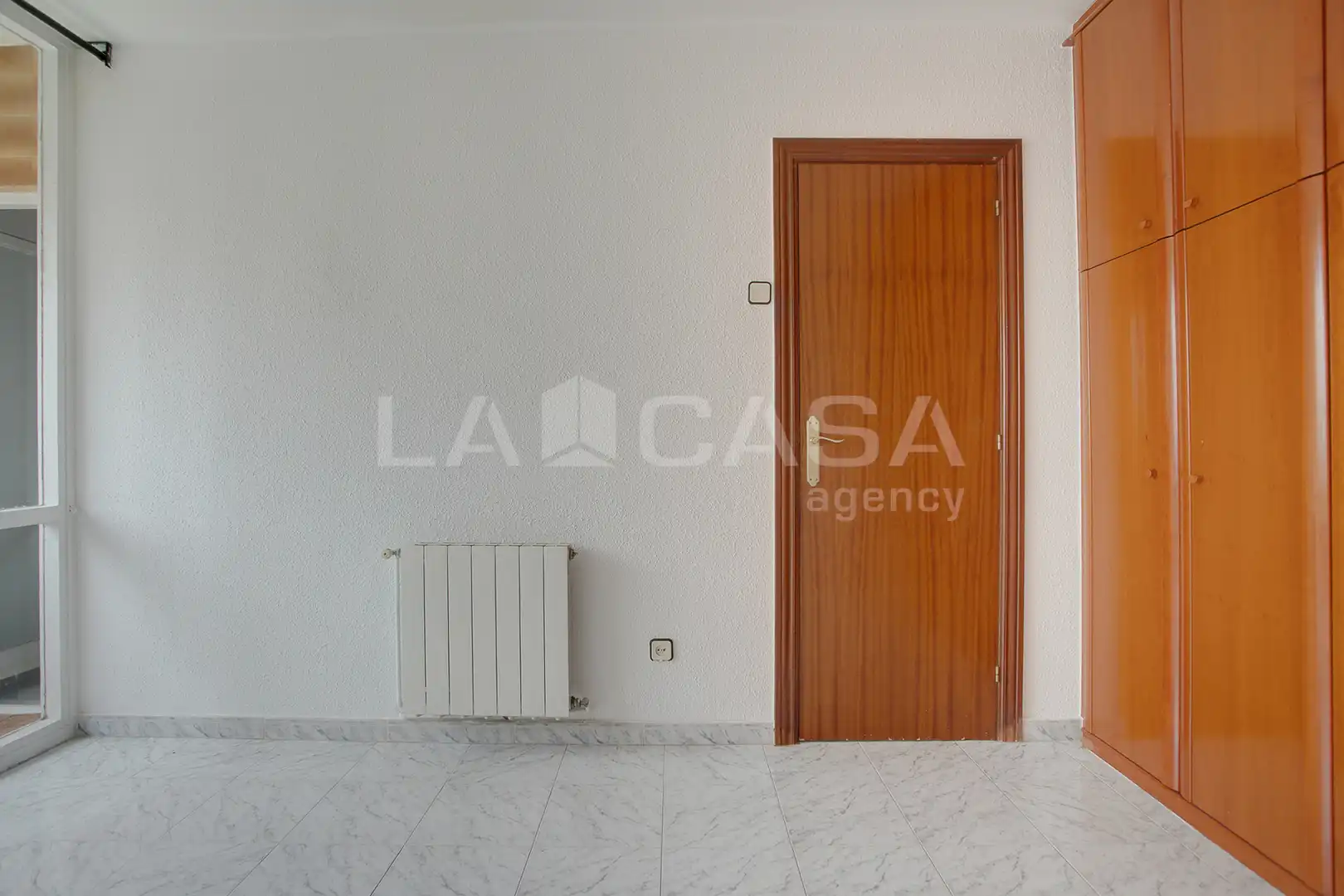 Habitación de Piso en venta en L'Hospitalet de Llobregat con Calefacción y Balcón