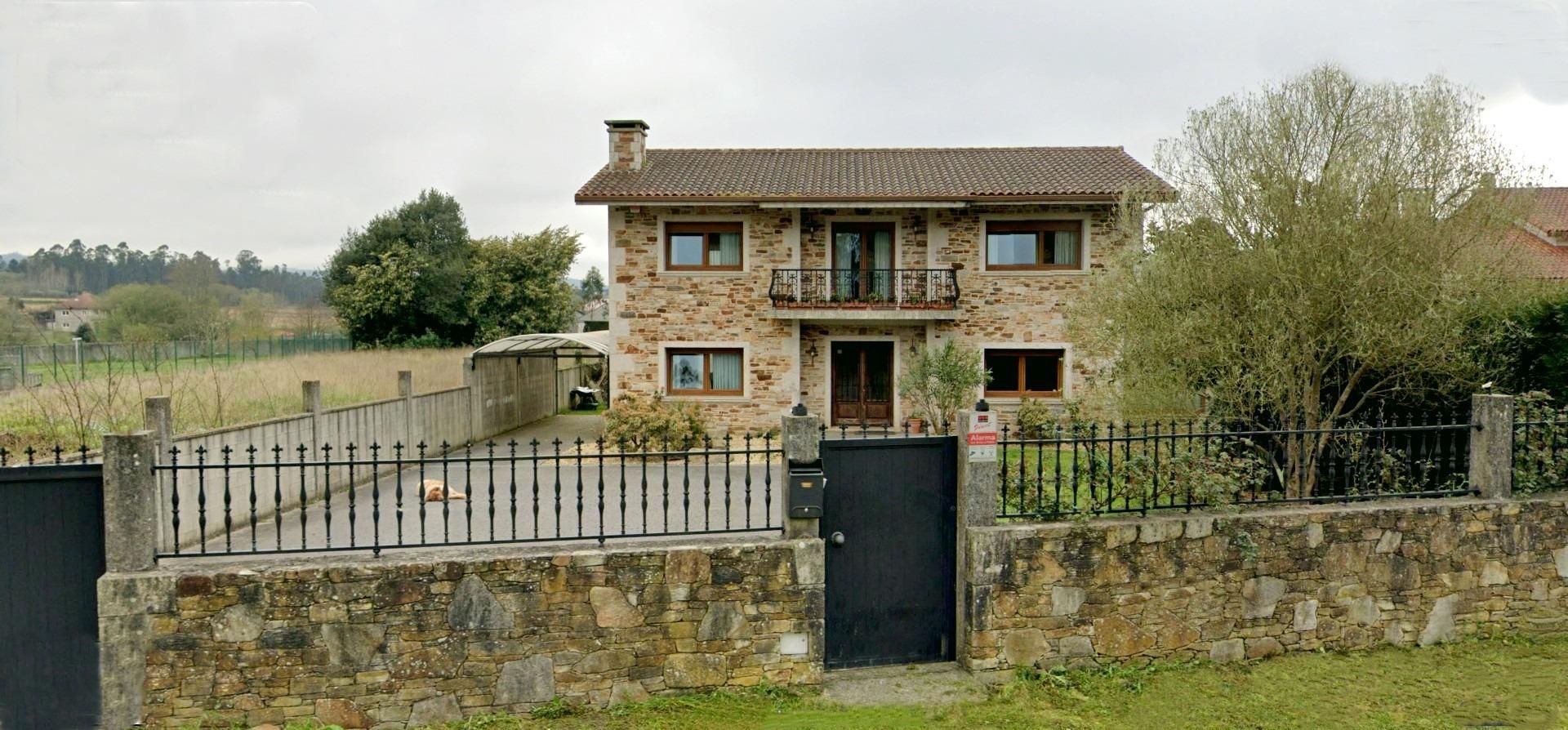 Vista exterior de Casa o xalet en venda en Carballo amb Jardí privat, Terrassa i Balcó