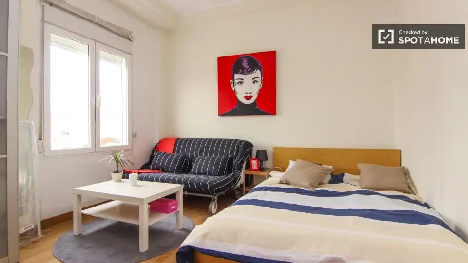 Habitación de Piso de alquiler en Valencia con Aire acondicionado, Calefacción y Amueblado