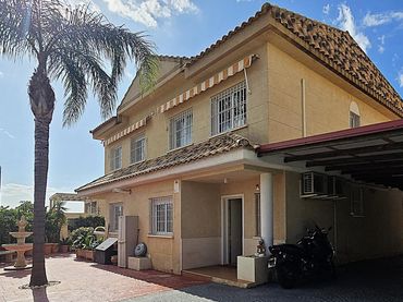 Casa con piscina in vendita a Avinguda de Coloma