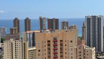 Vista exterior de Dúplex en venda en Benidorm amb Piscina comunitària