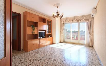 Living room of Flat for sale in  Albacete Capital  with Air Conditioner and Balcony