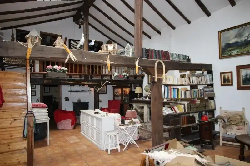 Sala de estar de Casa o chalet en venta en Los Tojos  con Calefacción y Jardín privado