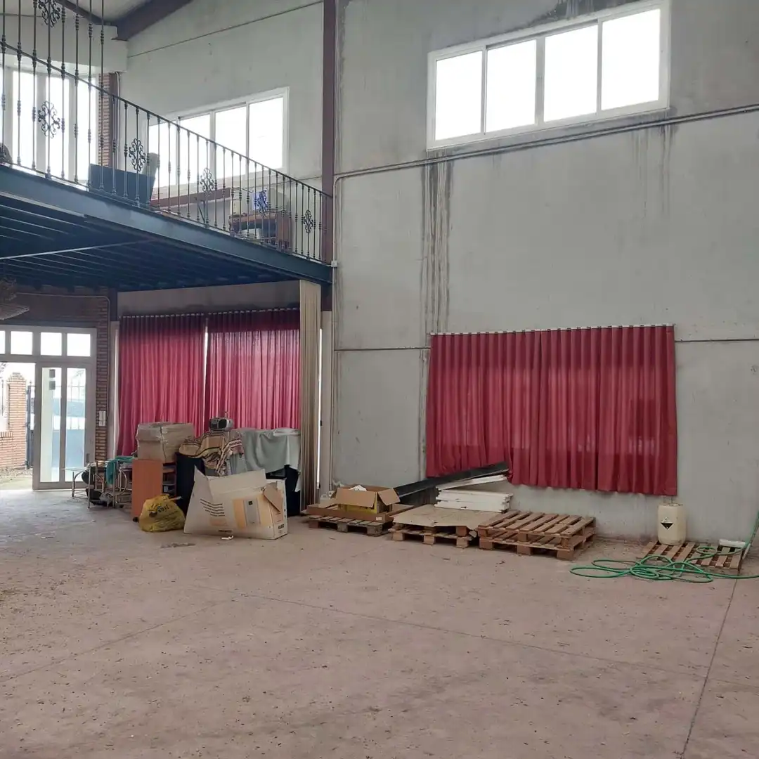 Nau industrial en venda en El Carpio