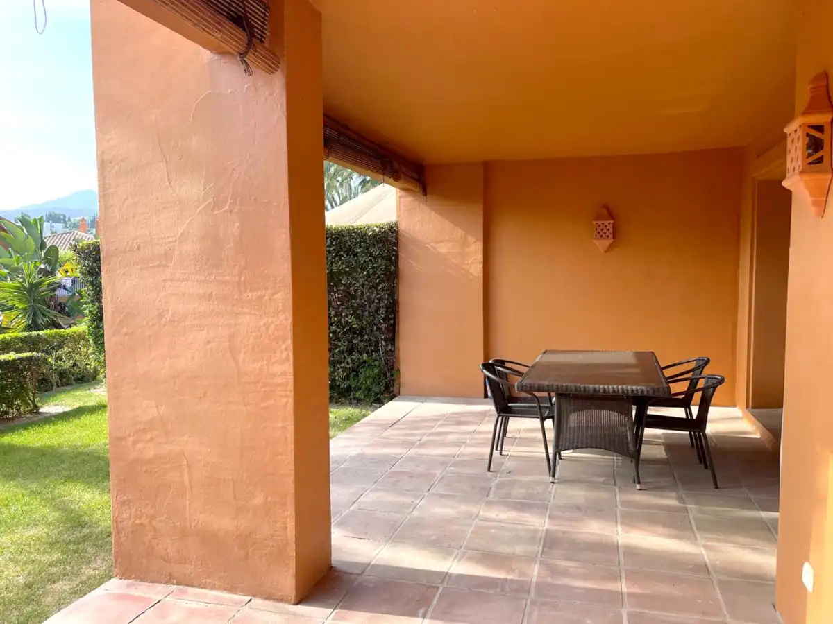 Terrassa de Apartament de lloguer en Estepona amb Aire condicionat, Terrassa i Moblat