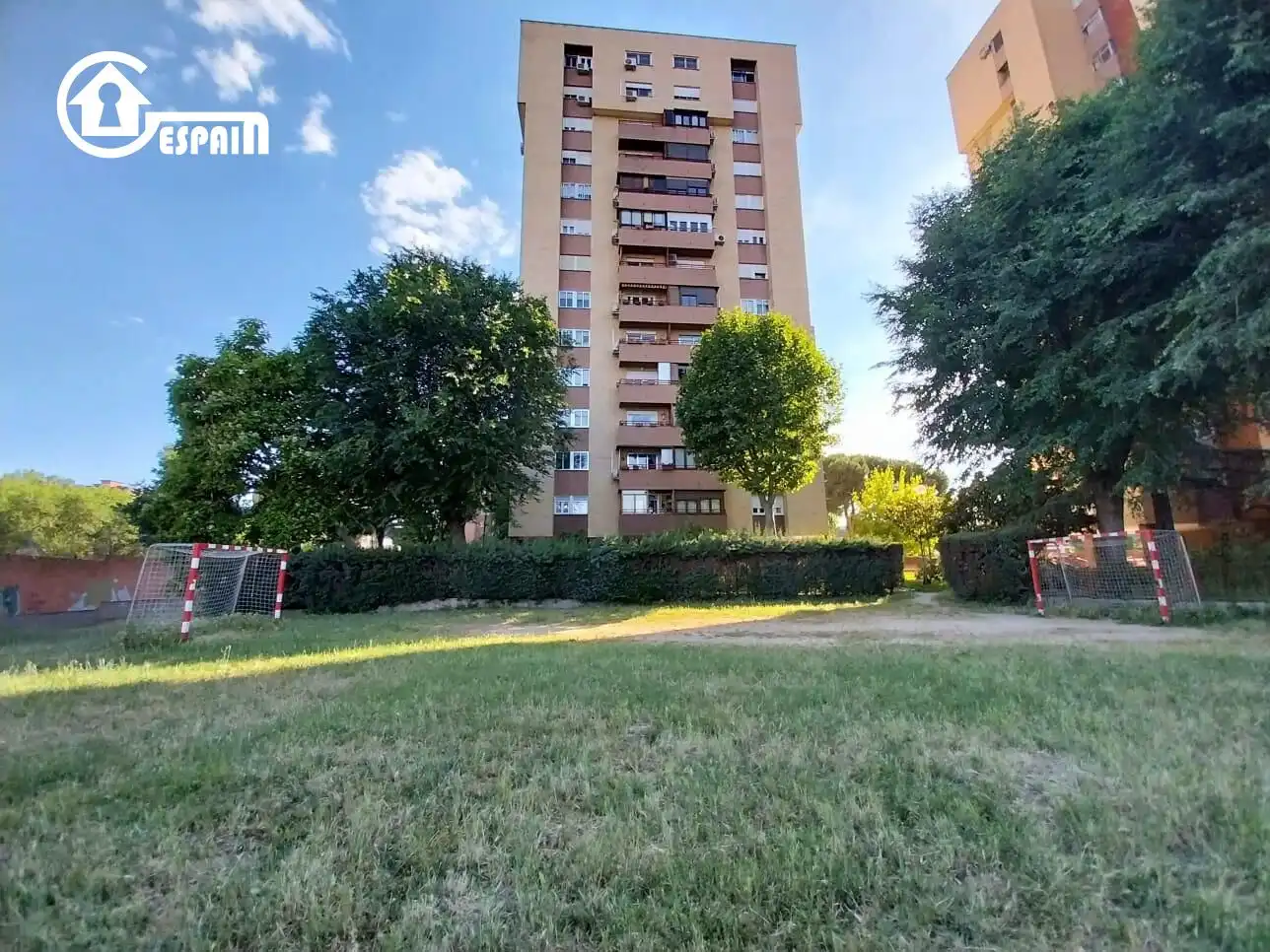 Vista exterior de Pis de lloguer en Madrid amb Calefacció, Jardí privat i Terrassa