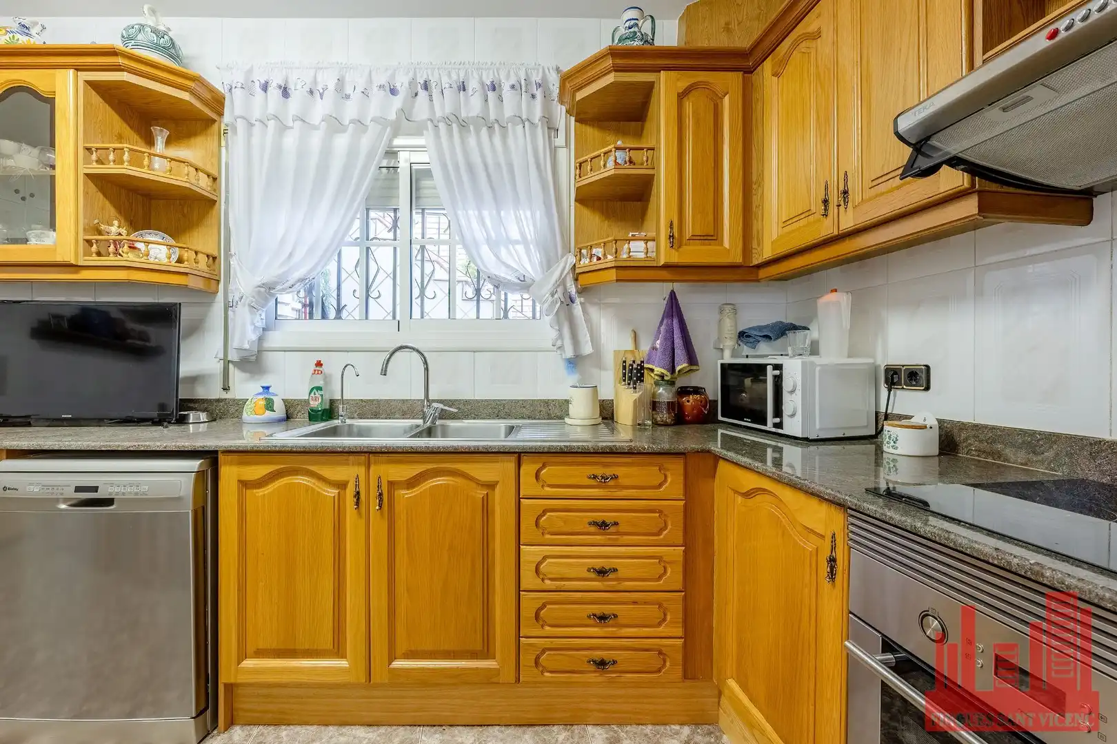 Cocina de Casa o chalet en venta en Sant Vicenç Dels Horts con Aire acondicionado, Calefacción y Terraza