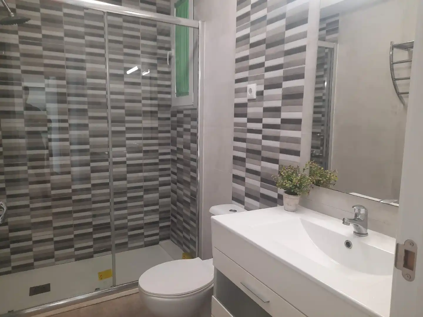 Bany de Apartament de lloguer en Salou amb Calefacció, Jardí privat i Terrassa