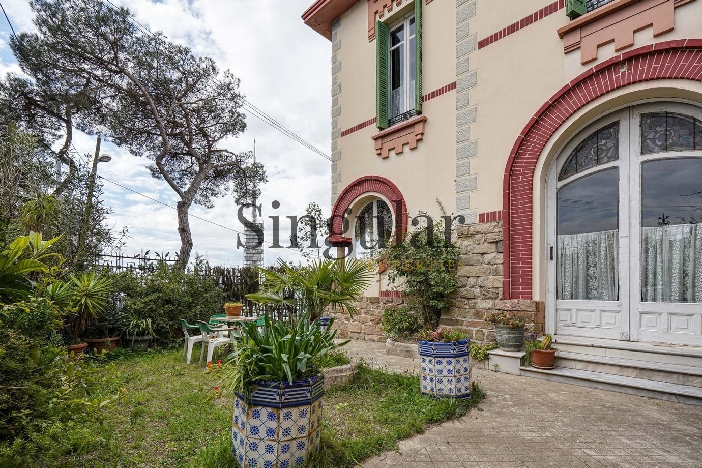 Vista exterior de Casa o xalet en venda en  Barcelona Capital amb Jardí privat, Terrassa i Balcó