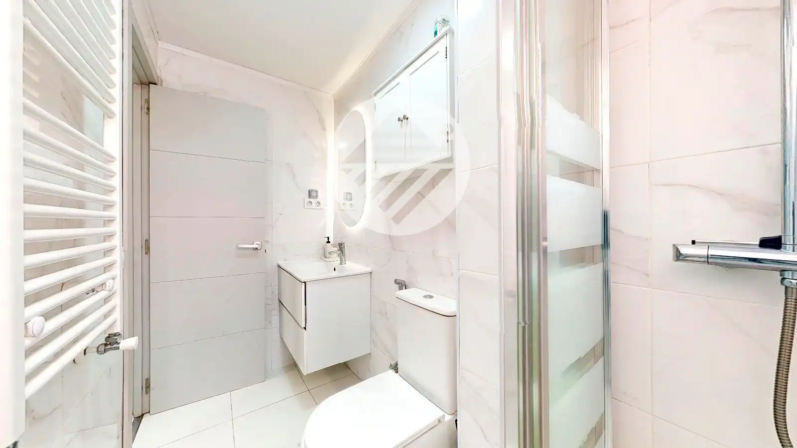 Badezimmer von Wohnung zum Verkauf in Leganés mit Klimaanlage
