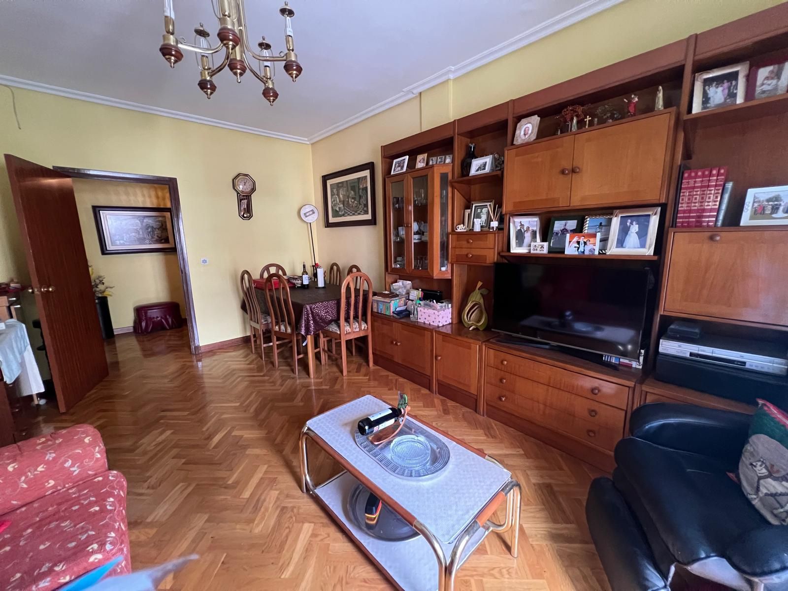 Sala d'estar de Pis en venda en  Logroño amb Calefacció, Parquet i Forn