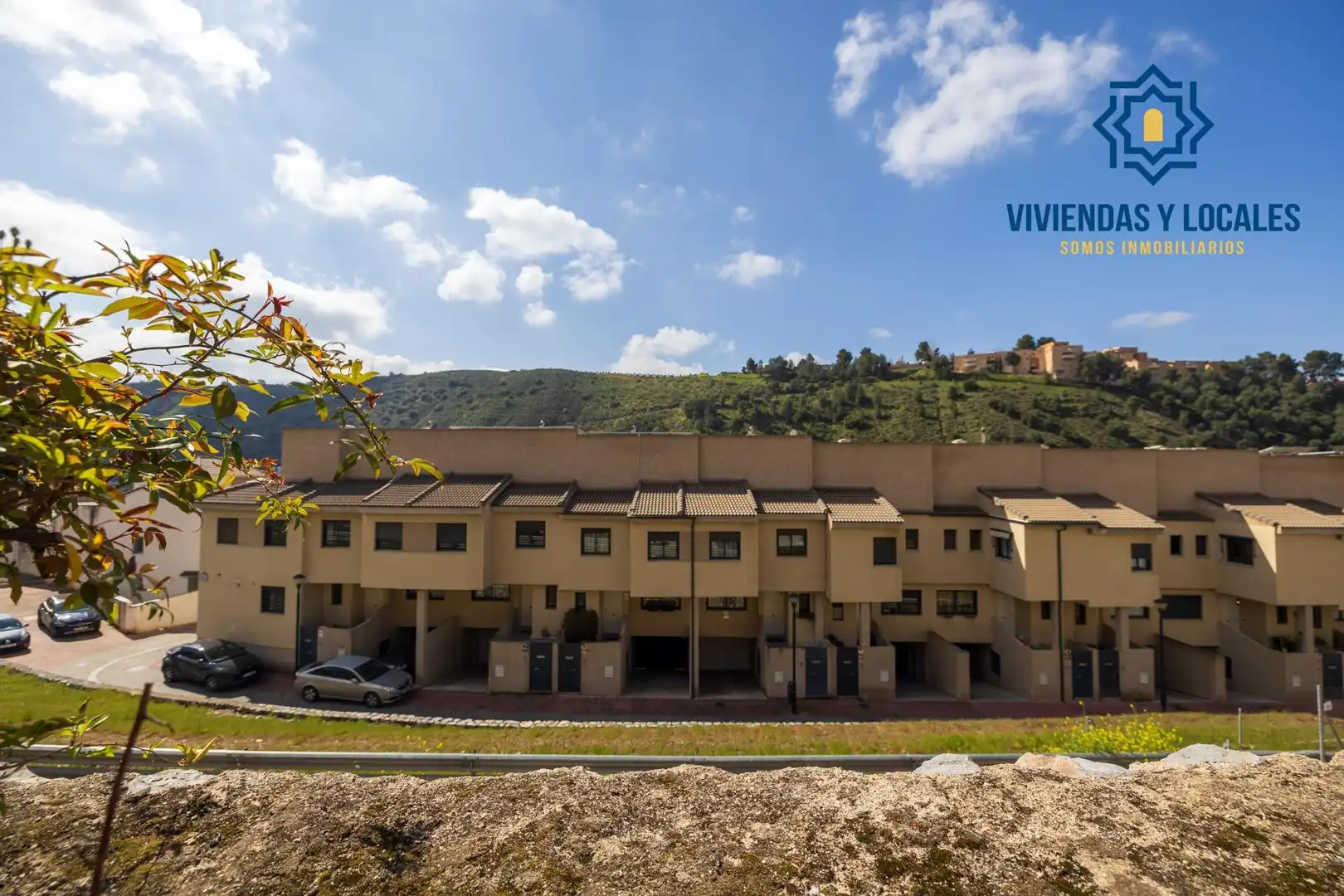 Vista exterior de Casa adosada en venta en Granada con Aire acondicionado, Calefacción y Jardín privado